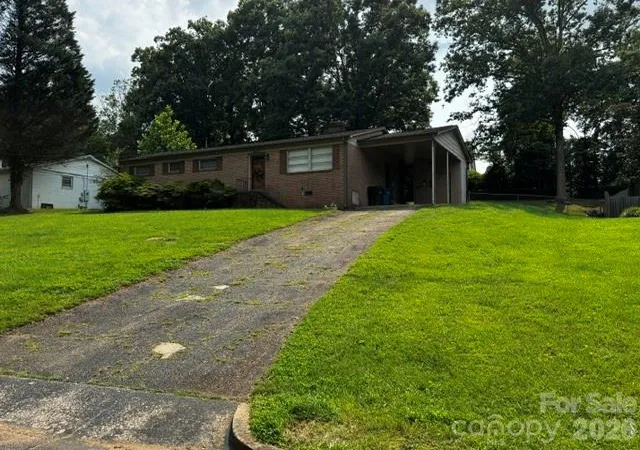 Photo 3 of Single family home for sale at 529 10th Street Pl Nw, Hickory, NC 28601 | MLS# 4409679 | Listing updated on 2026-09-03