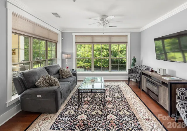 5th image of 5 Farleigh St, Asheville, NC 28803