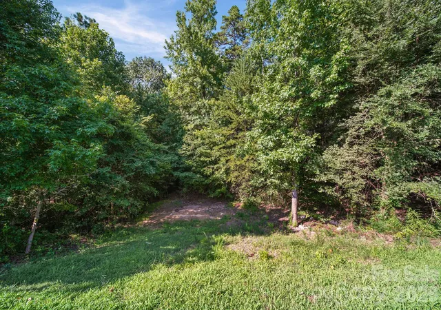 Photo 3 of Single family home for sale at 1604 Bray Dr, Charlotte, NC 28214 | MLS# 4409695 | Listing updated on 2026-10-07