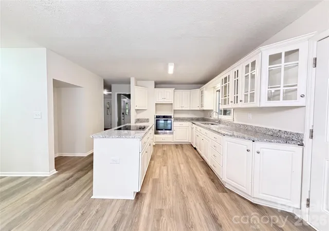 Photo 2 of Single family home for sale at 7210 Apple Crk Dr, Mint Hill, NC 28227 | MLS# 4409706 | Listing updated on 2026-10-01