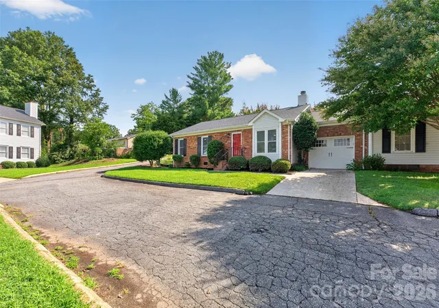 2nd image of 1326 Old Lenoir Rd Nw, Hickory, NC 28601 | MLS# 4409712