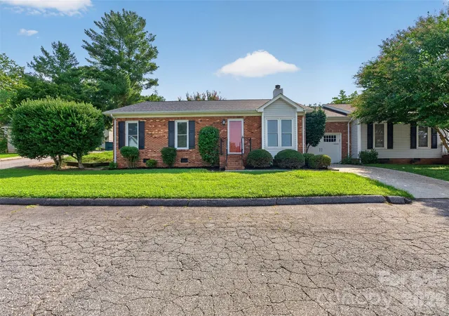 Photo 3 of Condo for sale at 1326 Old Lenoir Rd Nw, Hickory, NC 28601 | MLS# 4409712 | Listing updated on 2026-10-06
