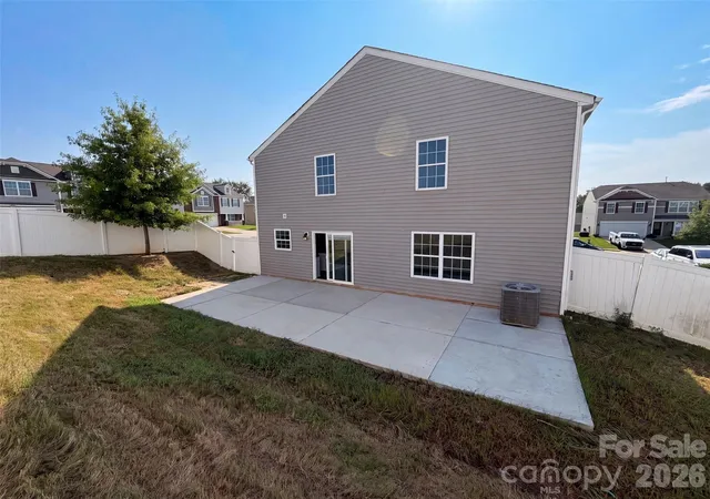 Photo 4 of Single family home for sale at 9833 Wardley Dr, Charlotte, NC 28215 | MLS# 4409714 | Listing updated on 2026-10-08
