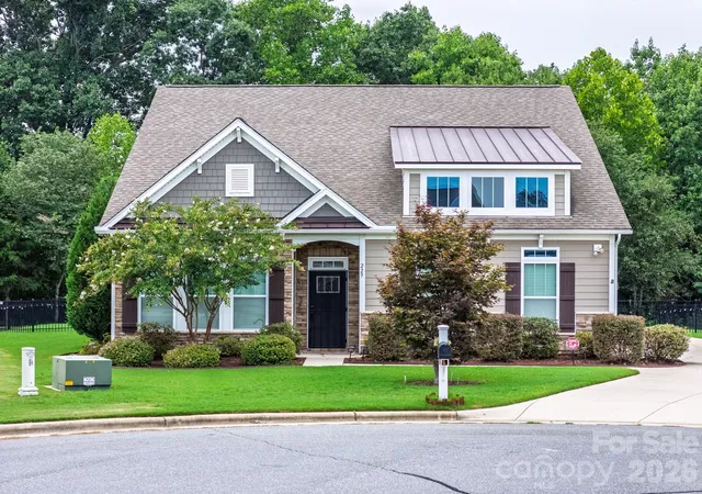 Photo 2 of Sale Pending at 229 Hunters Hl Dr, Statesville, NC 28677 | MLS# 4409729 | Listing updated on 2026-08-30
