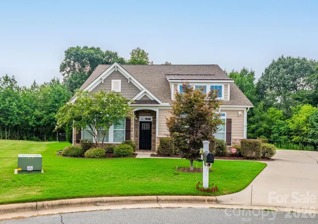Photo 3 of Sale Pending at 229 Hunters Hl Dr, Statesville, NC 28677 | MLS# 4409729 | Listing updated on 2026-08-30