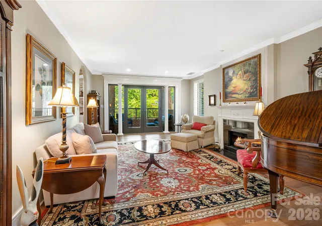 1st image of 810 Cherokee Rd, Charlotte, NC 28207 | MLS# 4409730