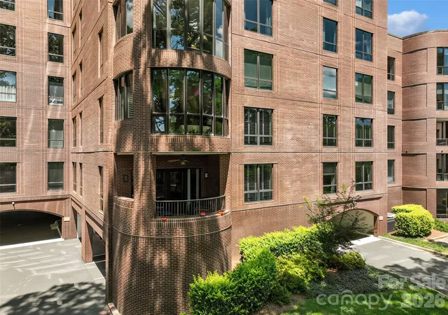 43rd image of 810 Cherokee Rd, Charlotte, NC 28207 | MLS# 4409730