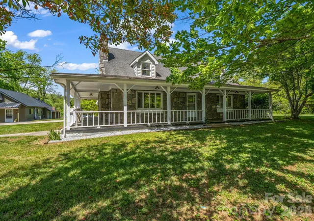 2nd image of 363 Etowah School Rd #1, Hendersonville, NC 28739 | MLS# 4409741