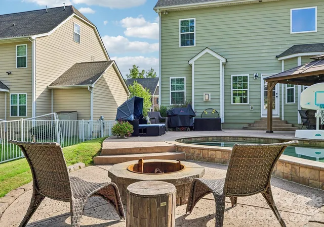 Photo 3 of Single family home for sale at 3812 Litchfield Dr, Waxhaw, NC 28173 | MLS# 4409745 | Listing updated on 2026-09-18