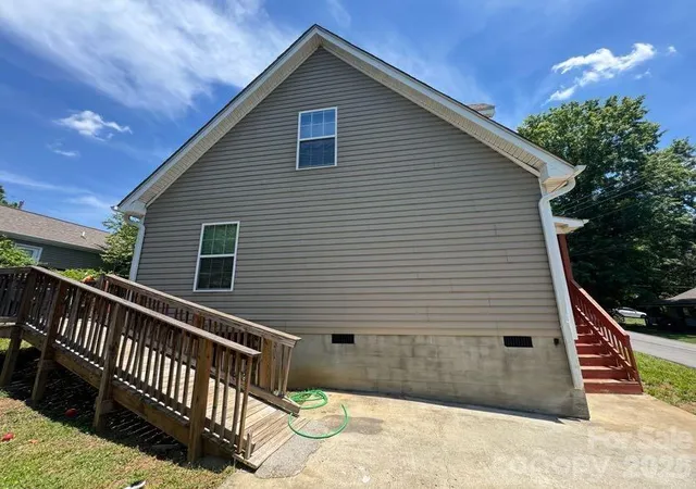 Photo 3 of Single family home for sale at 124 Oakland Rd, Asheville, NC 28801 | MLS# 4409756 | Listing updated on 2026-09-25