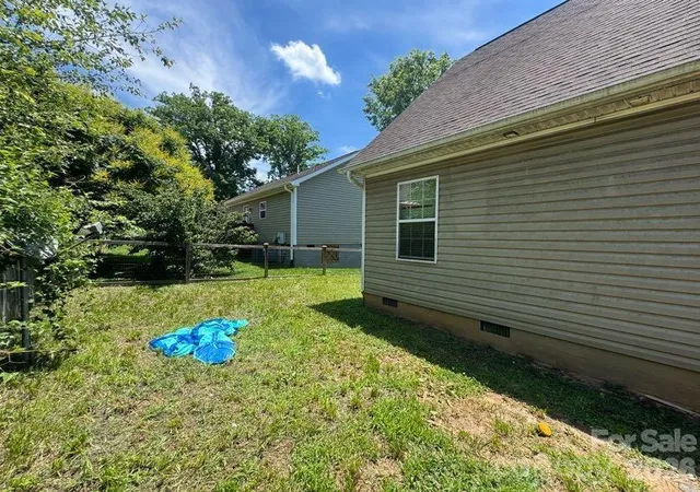 Photo 4 of Single family home for sale at 124 Oakland Rd, Asheville, NC 28801 | MLS# 4409756 | Listing updated on 2026-09-25