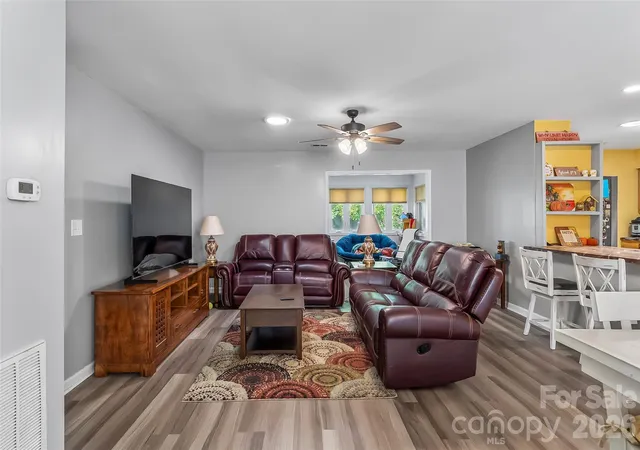 2nd image of 141 Derbyshire Dr, Hendersonville, NC 28792 | MLS# 4409798