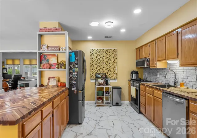 Photo 4 of Single family home for sale at 141 Derbyshire Dr, Hendersonville, NC 28792 | MLS# 4409798 | Listing updated on 2026-09-17