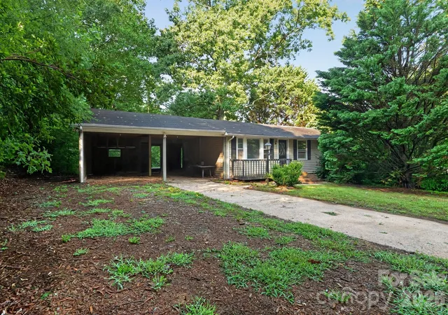 Photo 3 of Single family home for sale at 607 Texas Trl, Dallas, NC 28034 | MLS# 4409810 | Listing updated on 2026-10-07