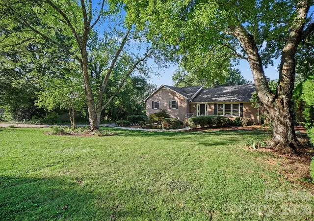 2nd image of 105 Windsong Ct, Gastonia, NC 28056 | MLS# 4409815