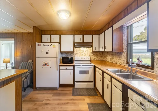 Photo 3 of Single family home for sale at 9606 Walkers Fry Rd, Charlotte, NC 28214 | MLS# 4409843 | Listing updated on 2026-10-12