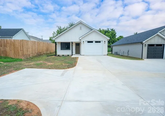 Photo 1 of Single family home for sale at 510 E 2nd Avenue, Gastonia, NC 28054 | MLS# 4409848 | Listing updated on 2026-09-01