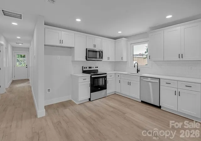 Photo 4 of Single family home for sale at 520 E 2nd Avenue, Gastonia, NC 28054 | MLS# 4409852 | Listing updated on 2026-08-12