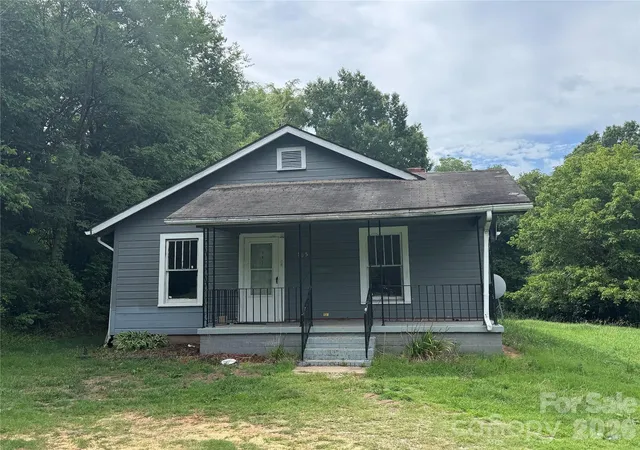 Photo 3 of Single family home for sale at 165 Stafford Dr, Salisbury, NC 28144 | MLS# 4409889 | Listing updated on 2026-09-03