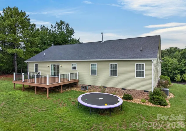 Photo 2 of Single family home for sale at 8 Waterford Ct, Granite Falls, NC 28630 | MLS# 4409898 | Listing updated on 2026-08-26