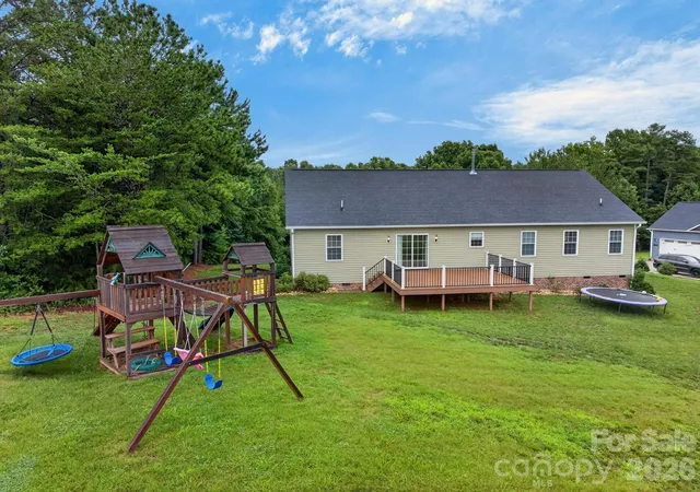 Photo 3 of Single family home for sale at 8 Waterford Ct, Granite Falls, NC 28630 | MLS# 4409898 | Listing updated on 2026-08-26