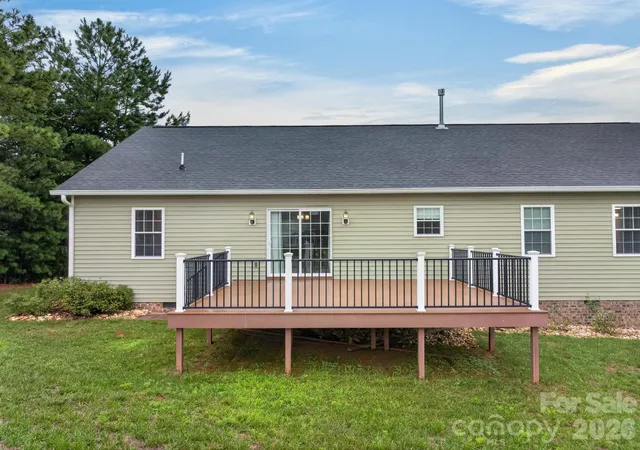 Photo 4 of Single family home for sale at 8 Waterford Ct, Granite Falls, NC 28630 | MLS# 4409898 | Listing updated on 2026-08-26