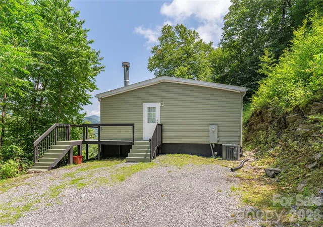 Photo 2 of Single family home for sale at 92 Bobcat Rd, Maggie Valley, NC 28751 | MLS# 4409903 | Listing updated on 2026-09-03