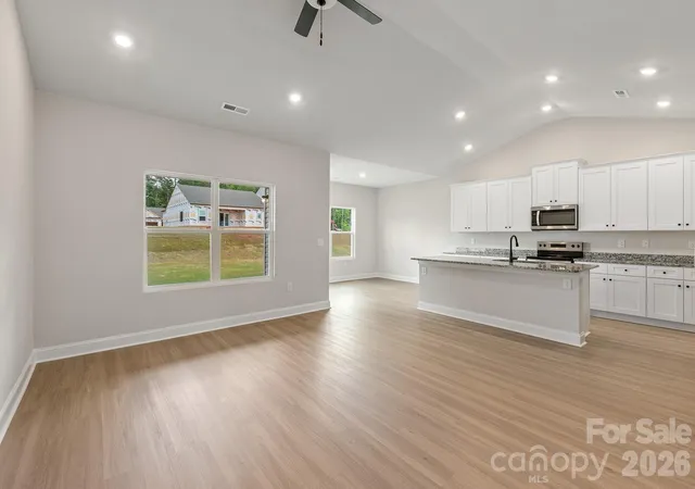 5th image of 8122 Cravat Ct, Charlotte, NC 28215 | MLS# 4409920