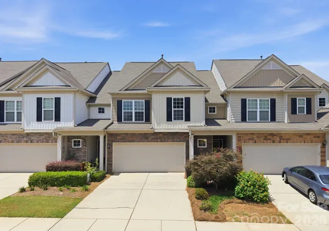 Photo 2 of Townhouse for sale at 5842 Glassport Ln, Charlotte, NC 28210 | MLS# 4409928 | Listing updated on 2026-09-17
