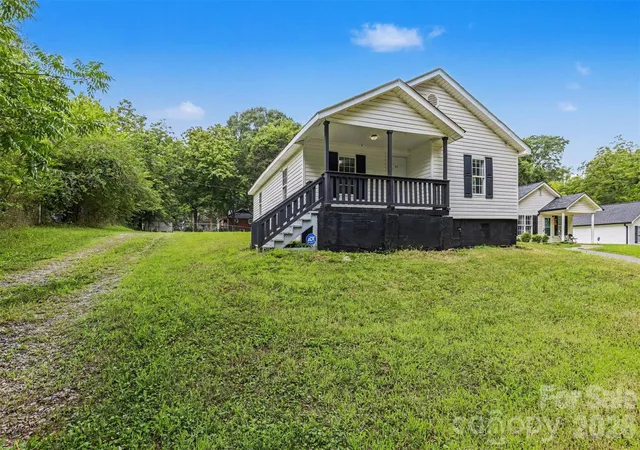 Photo 3 of Single family home for sale at 317 James St, Gastonia, NC 28052 | MLS# 4409942 | Listing updated on 2026-10-05