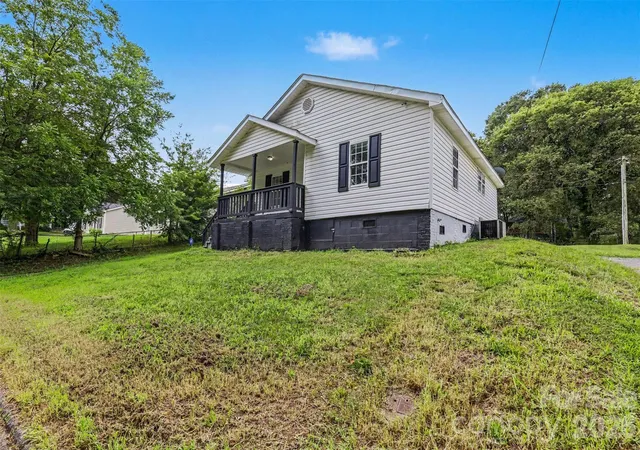 Photo 3 of Single family home for sale at 317 James St, Gastonia, NC 28052 | MLS# 4409942 | Listing updated on 2026-10-05