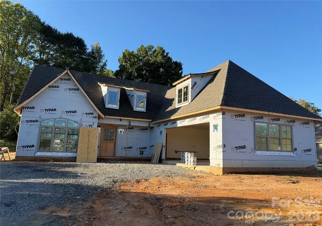 Photo 2 of Single family home for sale at 320 Downing Dr, Kings Mountain, NC 28086 | MLS# 4409944 | Listing updated on 2026-10-07