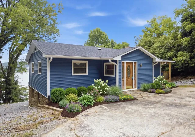 3rd image of 7016 Hyde St, Sherrills Ford, NC 28673 | MLS# 4409956