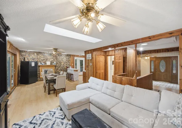 4th image of 7016 Hyde St, Sherrills Ford, NC 28673 | MLS# 4409956