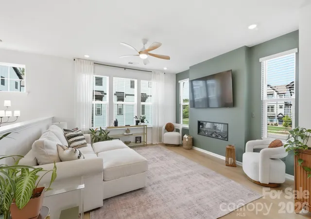 2nd image of 215 Tamala St, Davidson, NC 28036 | MLS# 4409958