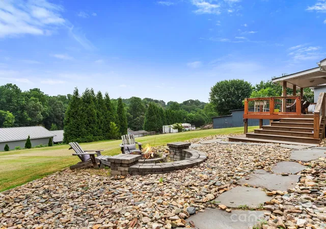 Photo 3 of Single family home for sale at 32 Fair Dr, Candler, NC 28715 | MLS# 4409961 | Listing updated on 2026-10-09