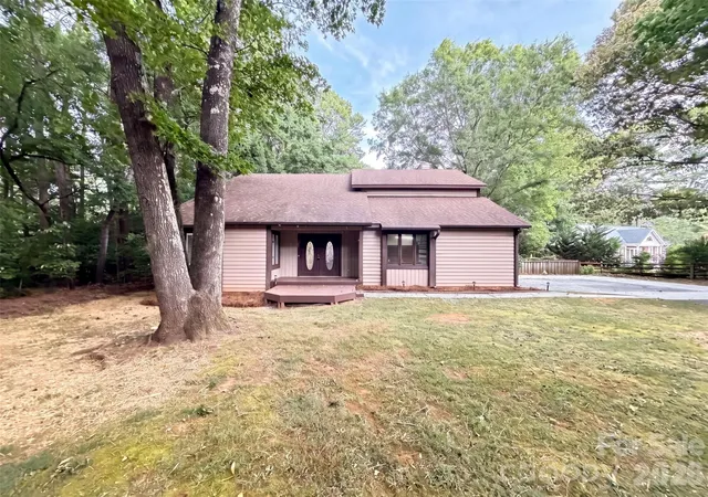 1st image of 608 Amanda Dr, Matthews, NC 28104 | MLS# 4409974