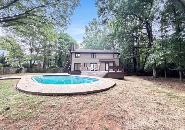 Photo 3 of Single family home for sale at 608 Amanda Dr, Matthews, NC 28104 | MLS# 4409974 | Listing updated on 2026-10-09
