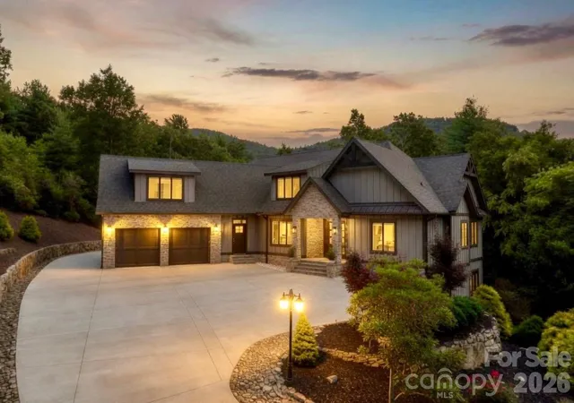 Photo 1 of Single family home for sale at 8 Lakeview Dr, Fairview, NC 28730 | MLS# 4409978 | Listing updated on 2026-09-17