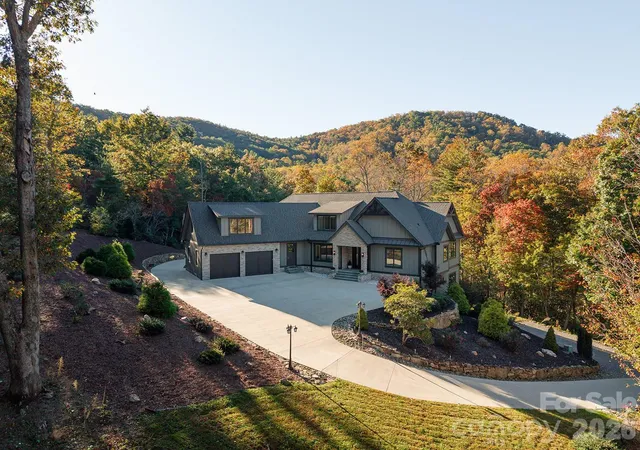 Photo 1 of Single family home for sale at 8 Lakeview Dr, Fairview, NC 28730 | MLS# 4409978 | Listing updated on 2026-10-21