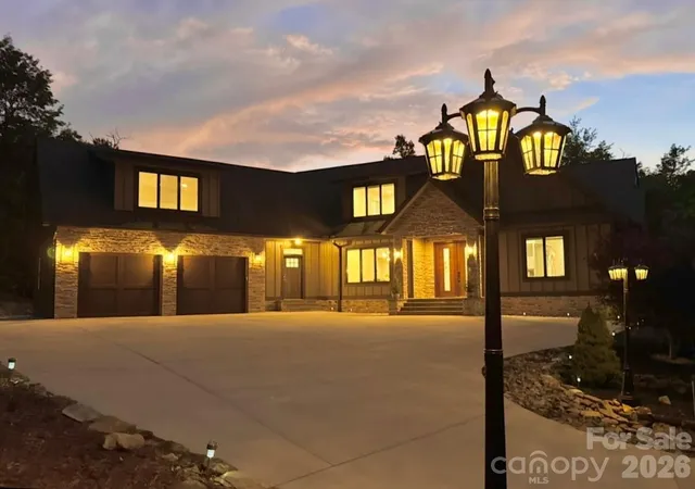3rd image of 8 Lakeview Dr, Fairview, NC 28730 | MLS# 4409978