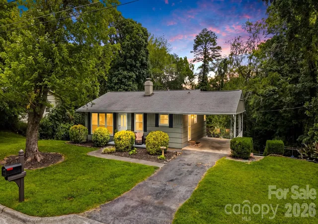 1st image of 1518 11th St Nw, Hickory, NC 28601 | MLS# 4410001