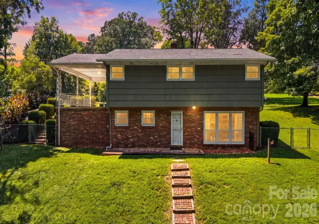 2nd image of 1518 11th St Nw, Hickory, NC 28601 | MLS# 4410001