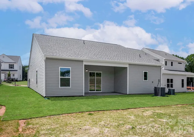 3rd image of 8114 Cravat Ct, Charlotte, NC 28215 | MLS# 4410004