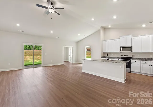 5th image of 8203 Cravat Ct, Charlotte, NC 28215 | MLS# 4410020