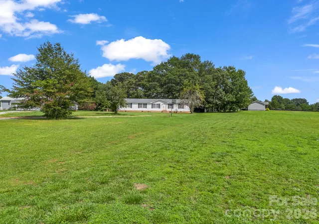 Photo 1 of Single family home for sale at 3204 Frank Grigg Dr, Shelby, NC 28150 | MLS# 4410021 | Listing updated on 2026-10-07