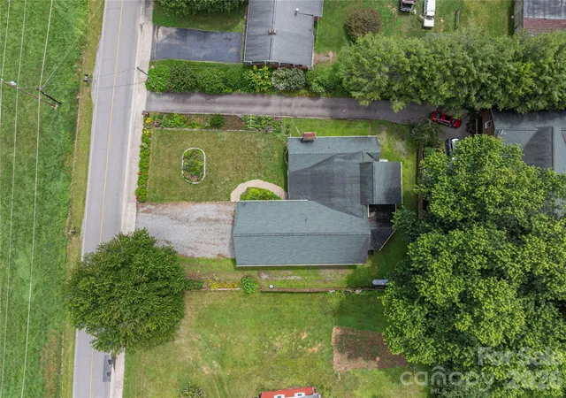 Listing Photo 2 - Condo for sale in building located at 1075 Moody Farm Rd, Maggie Valley, NC 28751