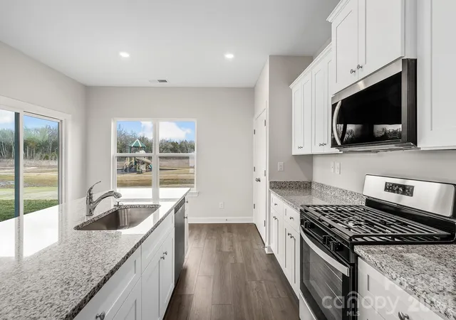 5th image of 8113 Cravat Ct, Charlotte, NC 28215 | MLS# 4410049