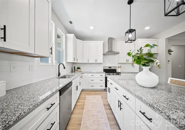 Photo 3 of Single family home for sale at 210 Silver Crk Dr, Concord, NC | MLS# 4410062 | Listing updated on 2026-09-22