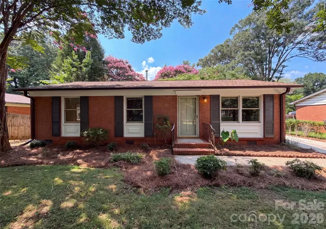 Photo 1 of Sale Pending at 713 Ridgedale Ct, Charlotte, NC 28206 | MLS# 4410077 | Listing updated on 2026-08-30